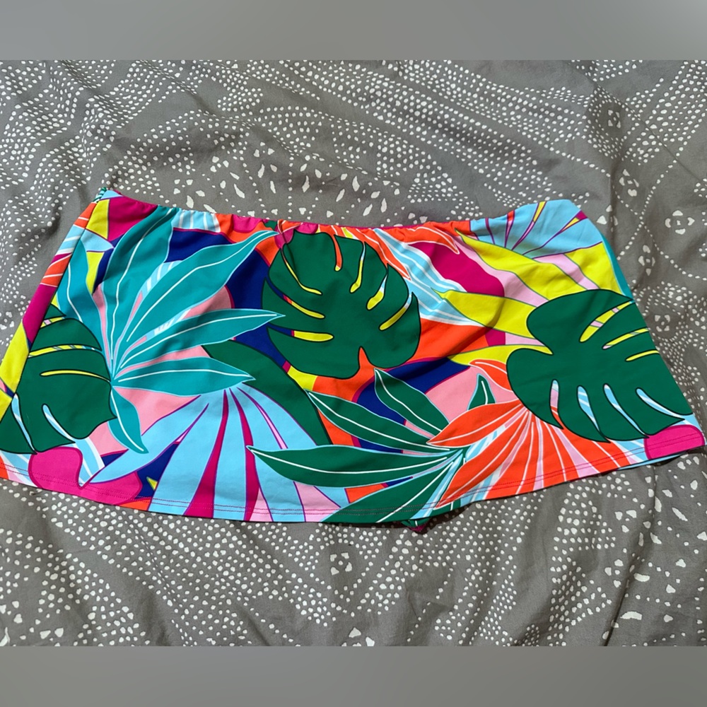 Bikini bottoms ONLY.